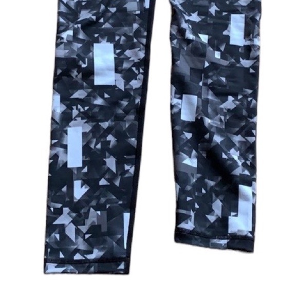 🏃♀️3/$10! Under Armour Womens Fitted Black & White Heatgear Leggings - Picture 5 of 9